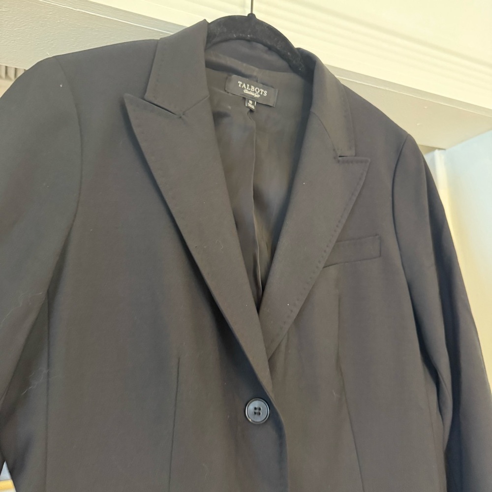 Talbots Wool Blend Classic Black Blazer Sz 10 Business Casual Office Minimalist - Picture 3 of 6